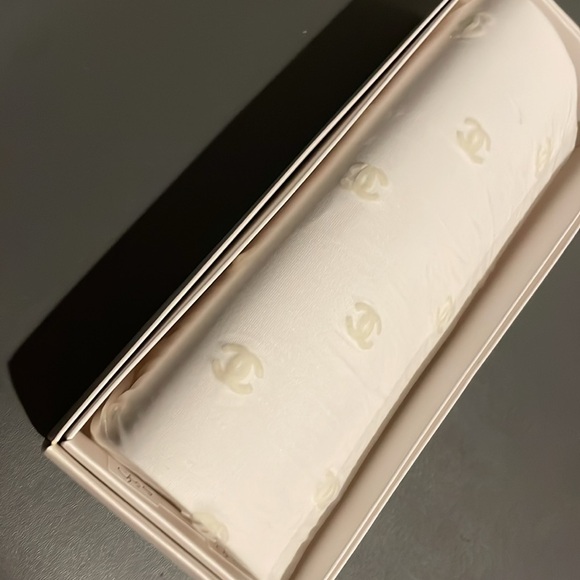 New in box white sheer  printed stockings - Picture 2 of 7